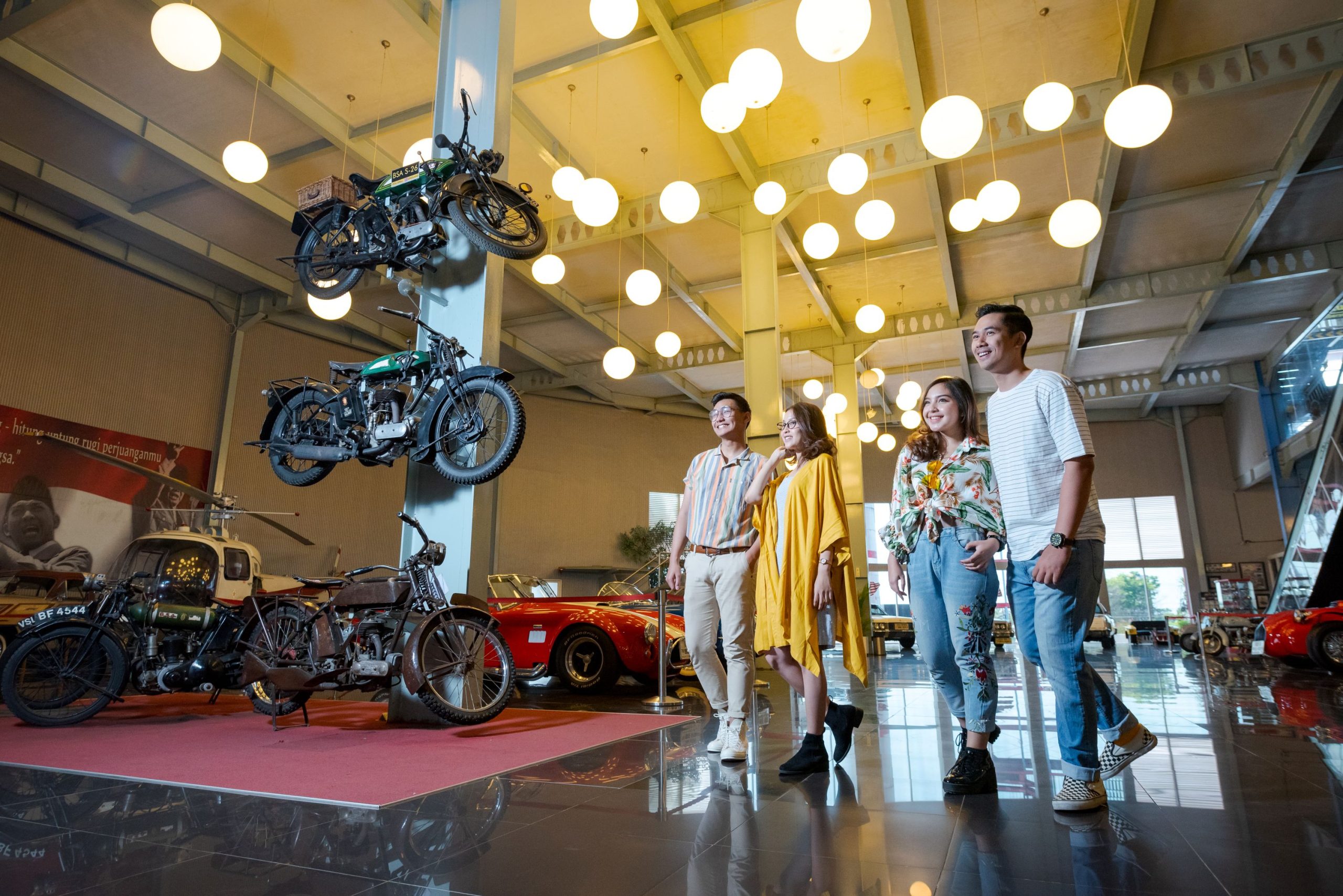 Museum Angkut Memiliki Sekitar 350 Koleksi Mobil Dan 150 Koleksi Motor Dari Berbagai Negara
