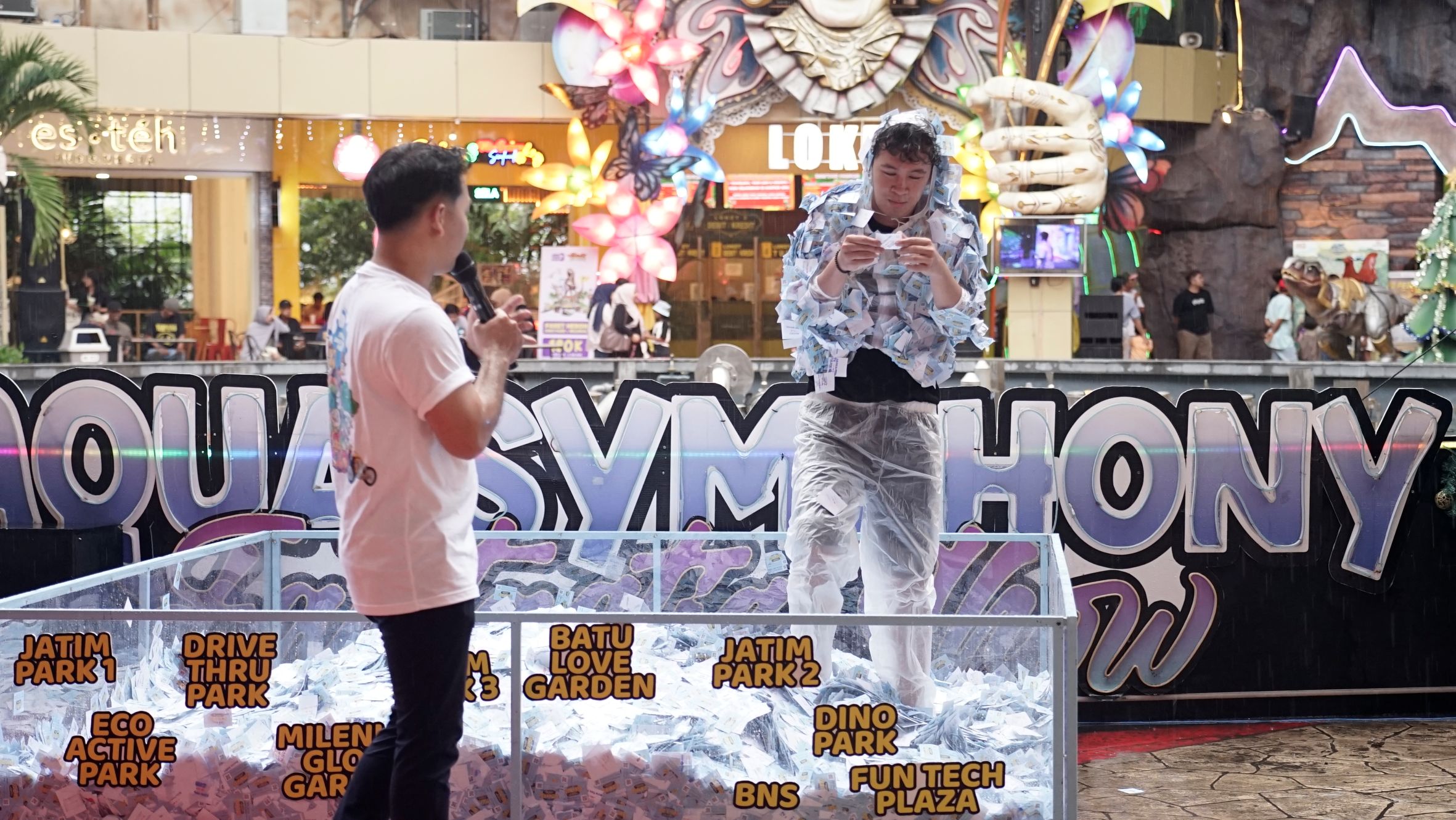 Pengundian Final Episode Keliru Di Area Aqua Symphony Fantastic Show, Jawa Timur Park 3