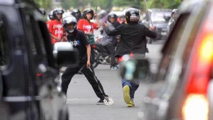 Ilustrasi Tawuran Supporter