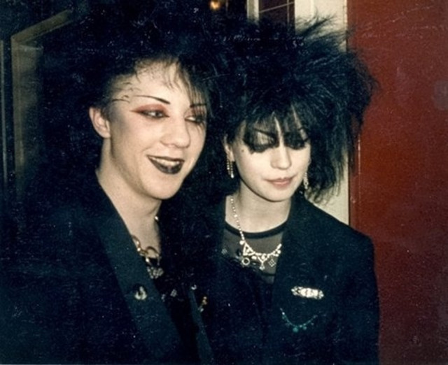 Dandanan gelap ala gothic (Playlost.fm) Dandanan gelap ala gothic (Playlost.fm)