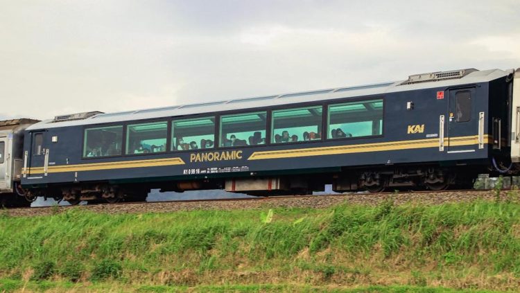 Kereta api panoramic, cocok untuk healing! (Detik)