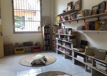 Omah Wirogama. Ruang baca ini terletak di Pasar Besar Malang