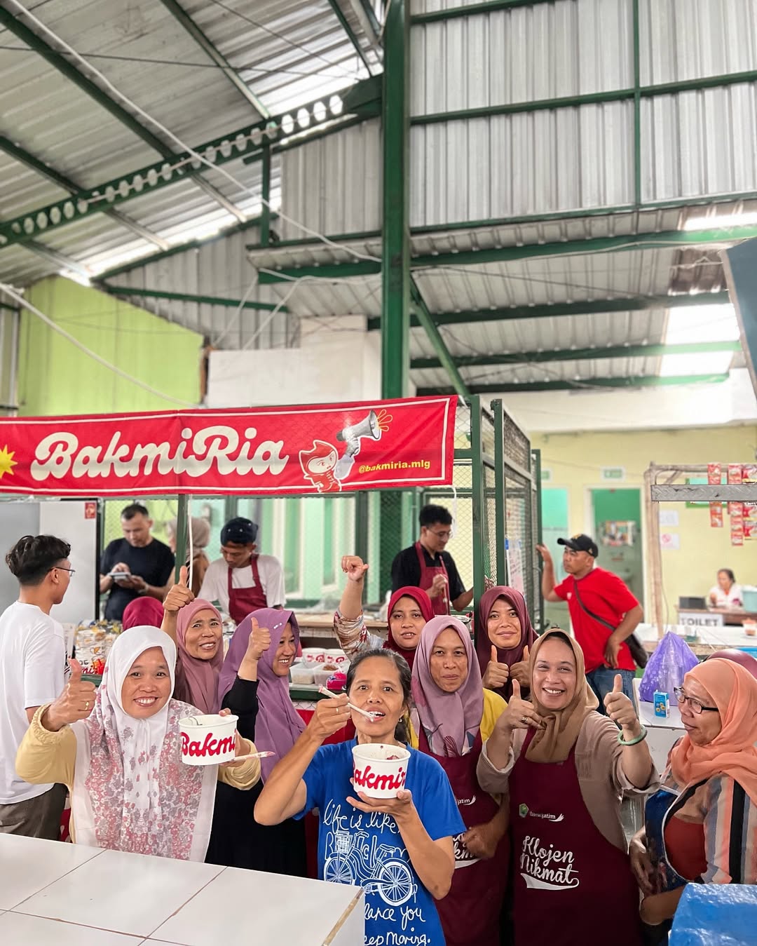 Ramainya antusiasme ibu ibu di lapak Bakmi Ria (Pelataran Tanjung Api (bakmiria.mlg) Ramainya antusiasme ibu ibu di lapak Bakmi Ria (Pelataran Tanjung Api (bakmiria.mlg)