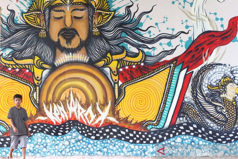 Seniman dengan pemerintah percantik bawah Jembatan Kedungkandang (Antara News)