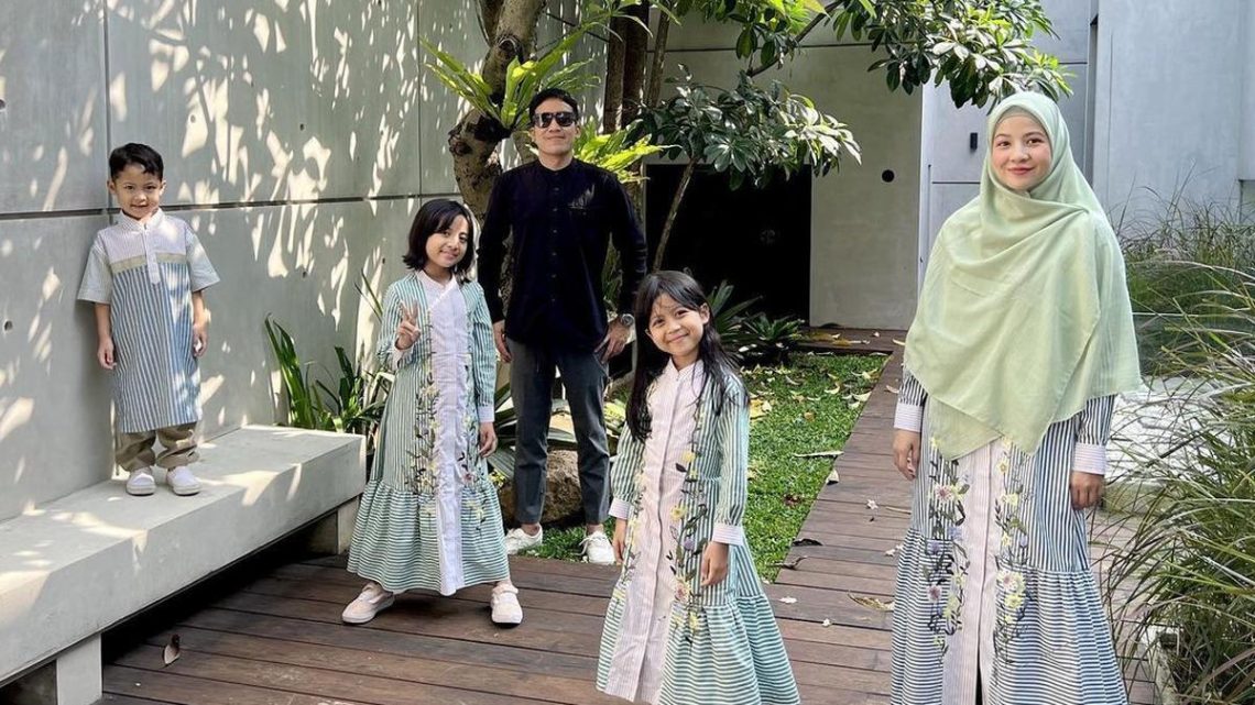 Tampil kompak saat lebaran bersama keluarga (Fimela)