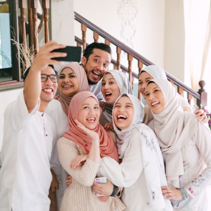 Foto Selfie dengan Keluarga Foto Selfie dengan Keluarga