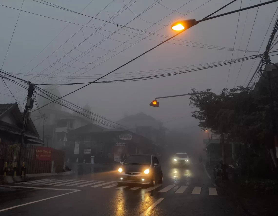 Ilustasi pemandangan kabut tebal (Jawa Pos)