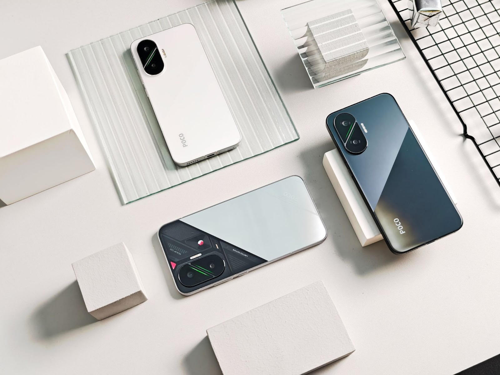 POCO F7 (12 + 512 GB) POCO F7 (12 + 512 GB)