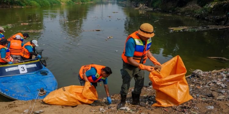 Aksi Bersih Sungai Cisadane Sambut World Cleanup Day 2026 Jadi