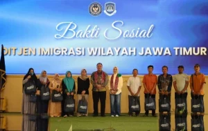Aksi Kemanusiaan Jajaran Imigrasi se-Jatim Guyur Ratusan Warga Blitar Bantuan Sosial