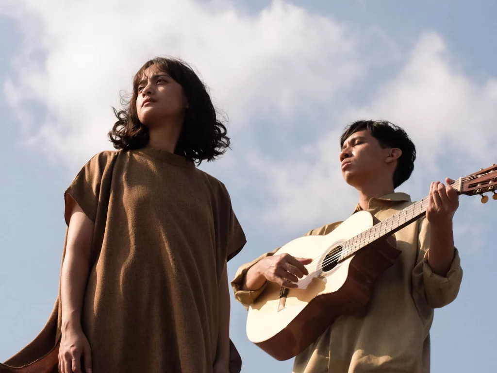 Banda Neira Alih Rupa Pesan Ajariku Jadi Berani Lewat Visualisasi Musik dan Pameran Seni