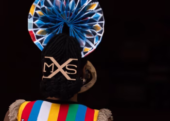 Debutan Spektakuler Julie Kegels Dan Maxhosa Africa Resmi Buka Paris