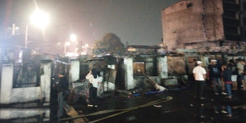 Diduga Akibat Korsleting Listrik Rumah Warga Di Kebayoran Lama Ludes