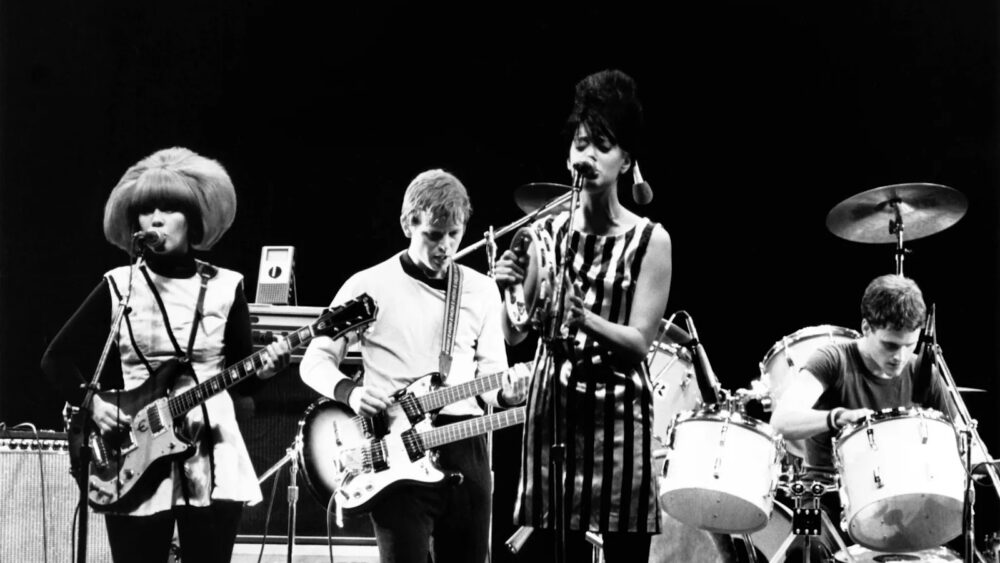Eksentrisitas Dan Estetika Kitsch The B 52s Yang Mengubah Wajah Musik