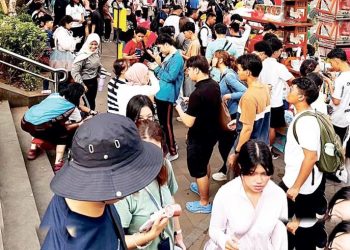 Gaya Hidup Sehat Sambil Jaga Bumi Aksi Plogging Kampanyekan Kepedulian