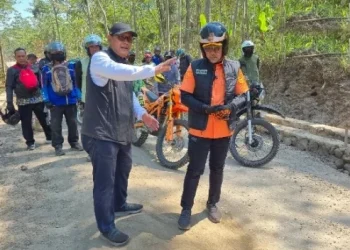 Gus Haris Tinjau Langsung Akses Jalan Wisata Tiris Yang Dikeluhkan