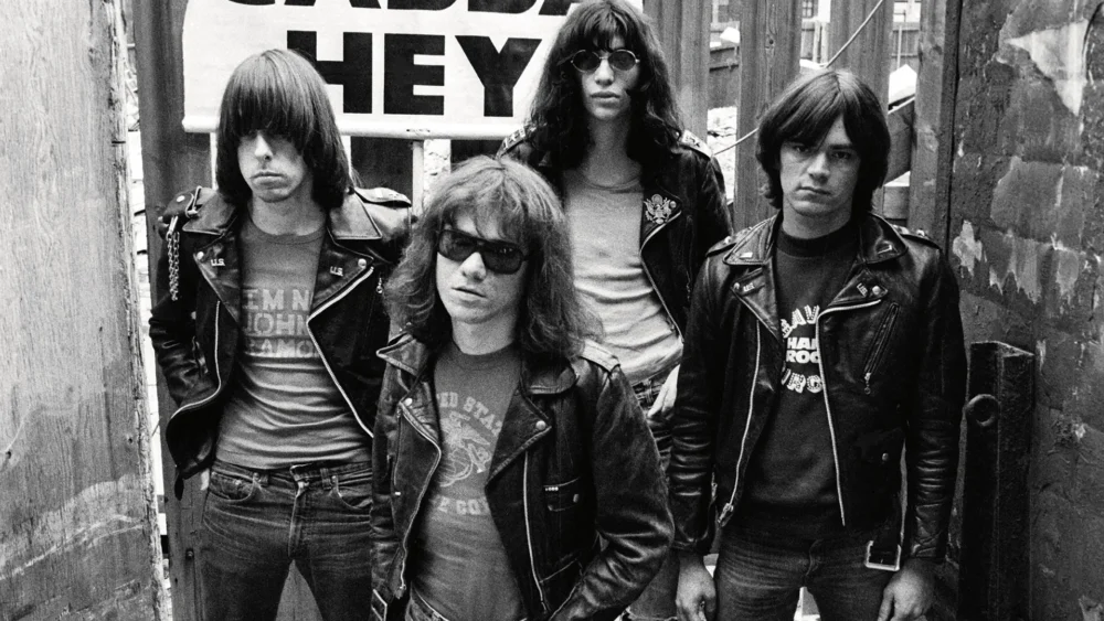 Lahirnya Cetak Biru Punk Melalui Album Perdana Ramones Yang Mengguncang