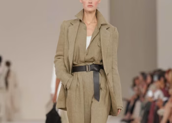 Max Mara Leburkan Nostalgia Pionir 1930 An Dan Visi Futuristik Dalam