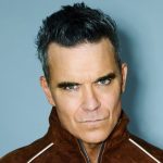 Membayar Utang Masa Lalu, Robbie Williams Rebut Kembali Mahkota Britpop Lewat Single Terbaru