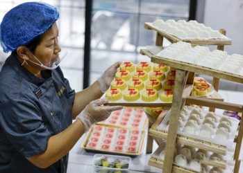 Mengintip Pembuatan Kue Beras Tradisional Jelang Festival Pertengahan Musim Gugur