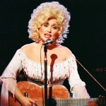 Menyingkap Rahasia Dolly Parton Merawat Otentisitas di Tengah Megahnya Panggung Ikon Pop Dunia