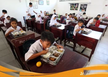 Program Makan Siang Gratis Diuji Ekonom Ketahanan Anggaran Indonesia Dipertanyakan