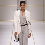 Sentuhan Gemerlap Giorgio Armani Redefinisi Anggunnya Busana Mewah di Milan Fashion Week