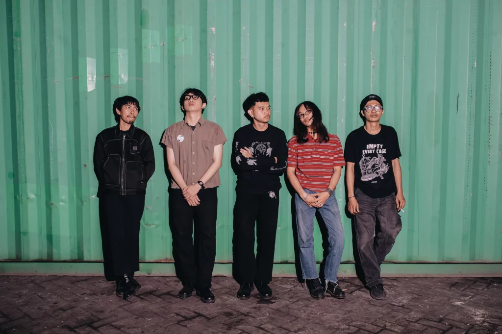 Tax Membedah Labirin Kehampaan Dan Kekacauan Batin Dalam Debut Ep Perdana