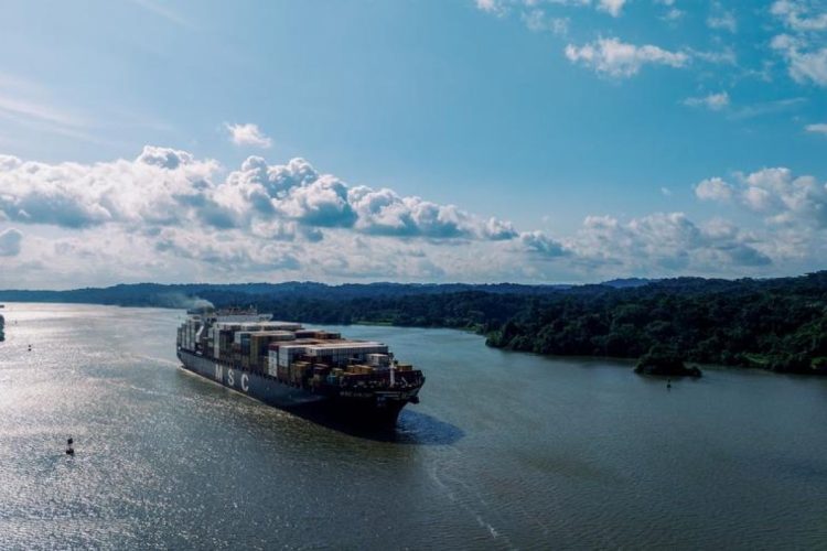 Terusan Panama Tambah Kuota Transit Harian Menjadi 10 Kapal