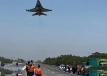 4 Pesawat Tempur Tni Au Menderu Di Gladi Bersih Landasan