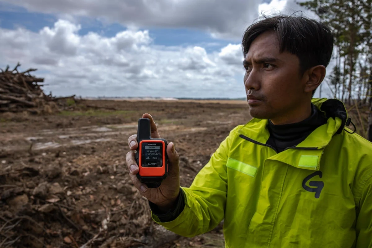 Greenpeace Indonesia’s Forest Campaigner Refki Saputra, shows a GPS coordinate of forest clearance and sugarcane plantation development in PT. Global Papua Abadi (GPA) in Senayu village, Sermayam district, Merauke regency, South Papua province on September 18, 2025.