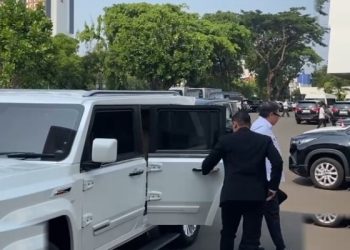 Airlangga Resmikan 18 Mobil Maung Buatan Pindad Jadi Kendaraan Dinas