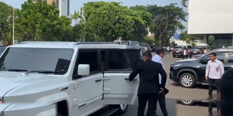 Airlangga Resmikan 18 Mobil Maung Buatan Pindad Jadi Kendaraan Dinas