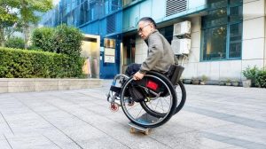 Aksi Memukau Atlet Disabilitas Menaklukkan Papan Skateboard dengan Kursi Roda