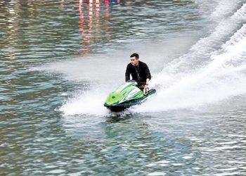 Aksi Ugal Ugalan Bermain Jet Ski Di Tengah Lokasi Banjir Berakhir