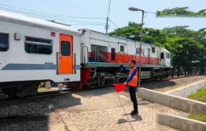 Amankan Mudik, KAI Terjunkan 15 Petugas Ekstra di Tujuh Perlintasan Kereta Api Probolinggo