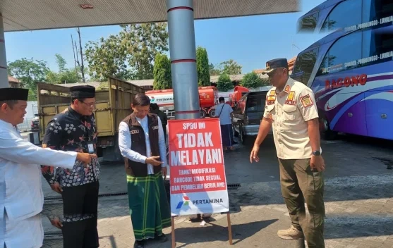 Antrean BBM Mengular di Probolinggo, Pemkot Terunkan Tim Perketat Pengawasan SPBU