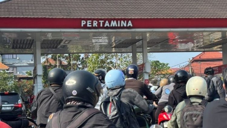 Antrean Panjang Spbu Di Bali Dan Pemicu Kelangkaan Bbm Berulang