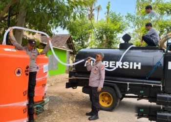 Atasi Kekeringan Polres Malang Gelontorkan 35 Ribu Liter Air Bersih