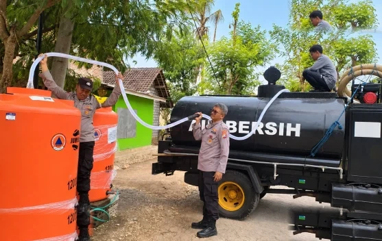 Atasi Kekeringan Polres Malang Gelontorkan 35 Ribu Liter Air Bersih