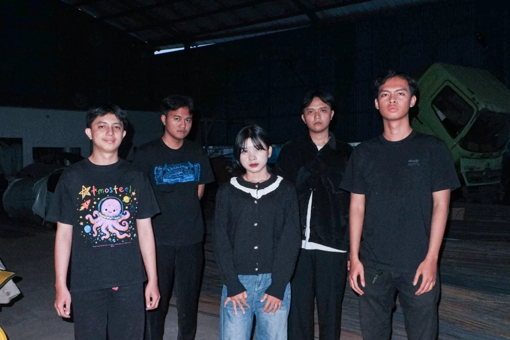 Atmosfeel Bedah Luka Asmara Yang Tak Kunjung Usai Dalam Ep