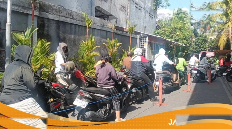 Aturan Ganjil Genap Diterapkan Antrean Panjang Bbm Di Bali Masih Belum