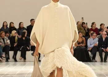 Balenciaga Dan Icicle Redefinisi Estetika Warna Di Panggung Paris Fashion
