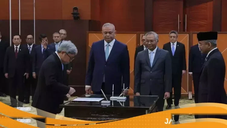 Baru Menjabat Tujuh Bulan Robert Marbun Dicopot Dari Posisi Sekretaris