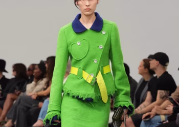Debut Drew Henry Di Courreges Dan Pesta Kemewahan Dries Van