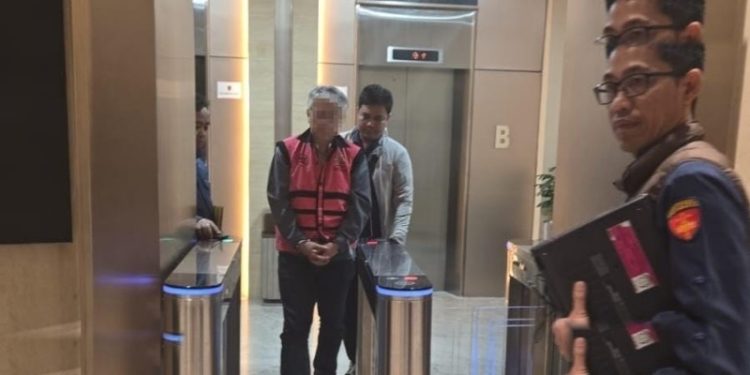 Dirut Toba Pulp Lestari Dijemput Paksa Usai Ditetapkan Jadi Tersangka