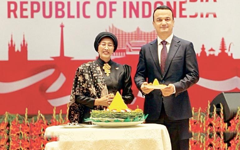 Dubes RI Siti Ruhaini dan Menteri Kudratov Bertemu Perkuat Kerja Sama Bilateral Indonesia-Uzbekistan