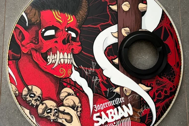 Edy Khemod Lelang Drum Head Seringai Demi Aksi Kemanusiaan Korban