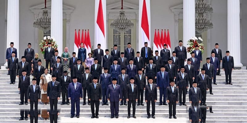 Ekonom Ingatkan Para Menteri Kabinet Merah Putih Agar Tak Bebani Presiden Prabowo