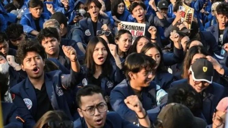 Eskalasi Demo Mahasiswa Trisakti Bergerak Duduki Area Istana Merdeka